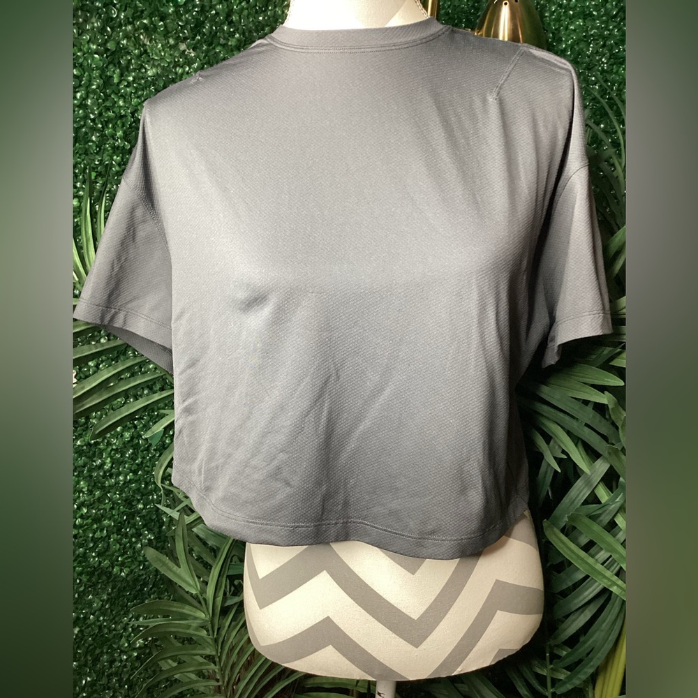 lululemon athletica Gray Crop Top - Picture 3 of 8